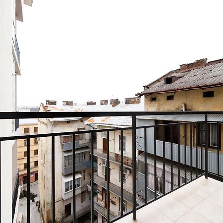 Lux Apartments Lviv Exterior photo