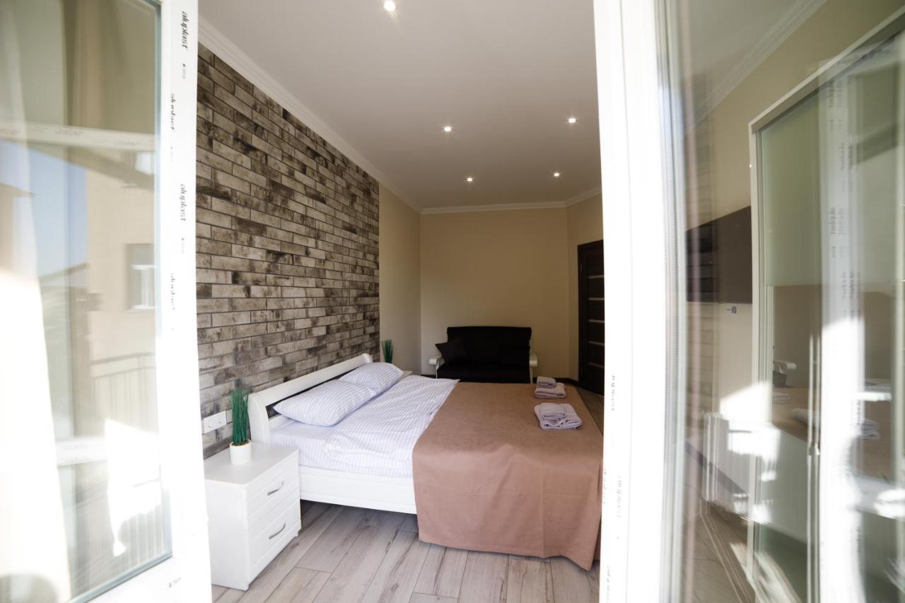 Lux Apartments Lviv Exterior photo